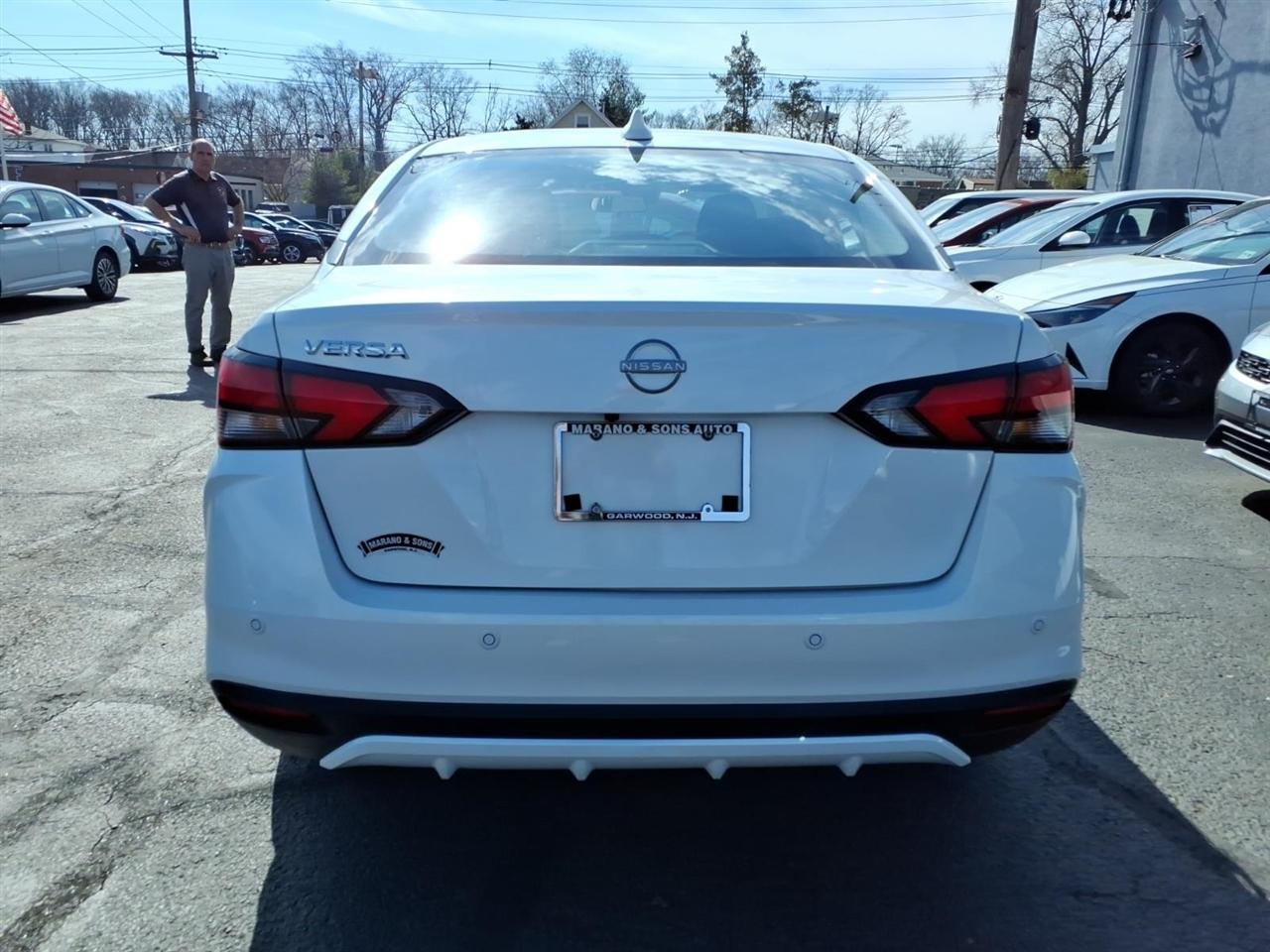 Nissan Versa SV CVT 2025