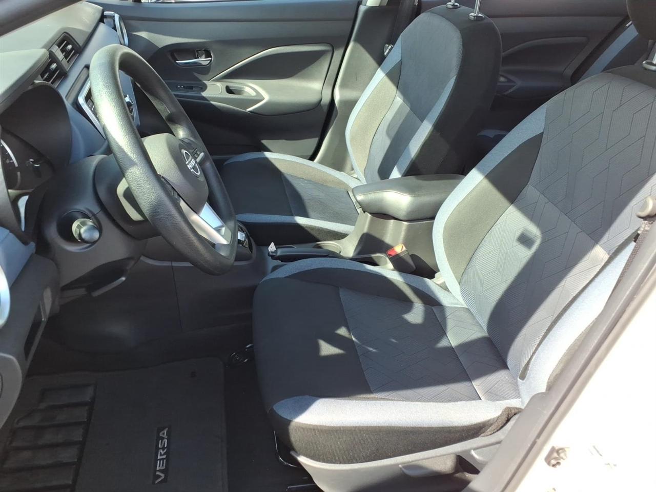 Nissan Versa SV CVT 2025