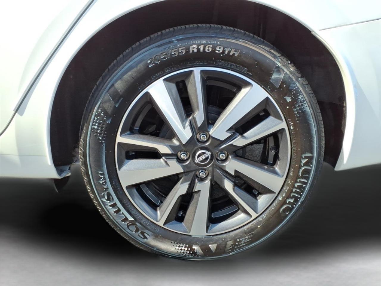 Nissan Versa SV CVT 2025