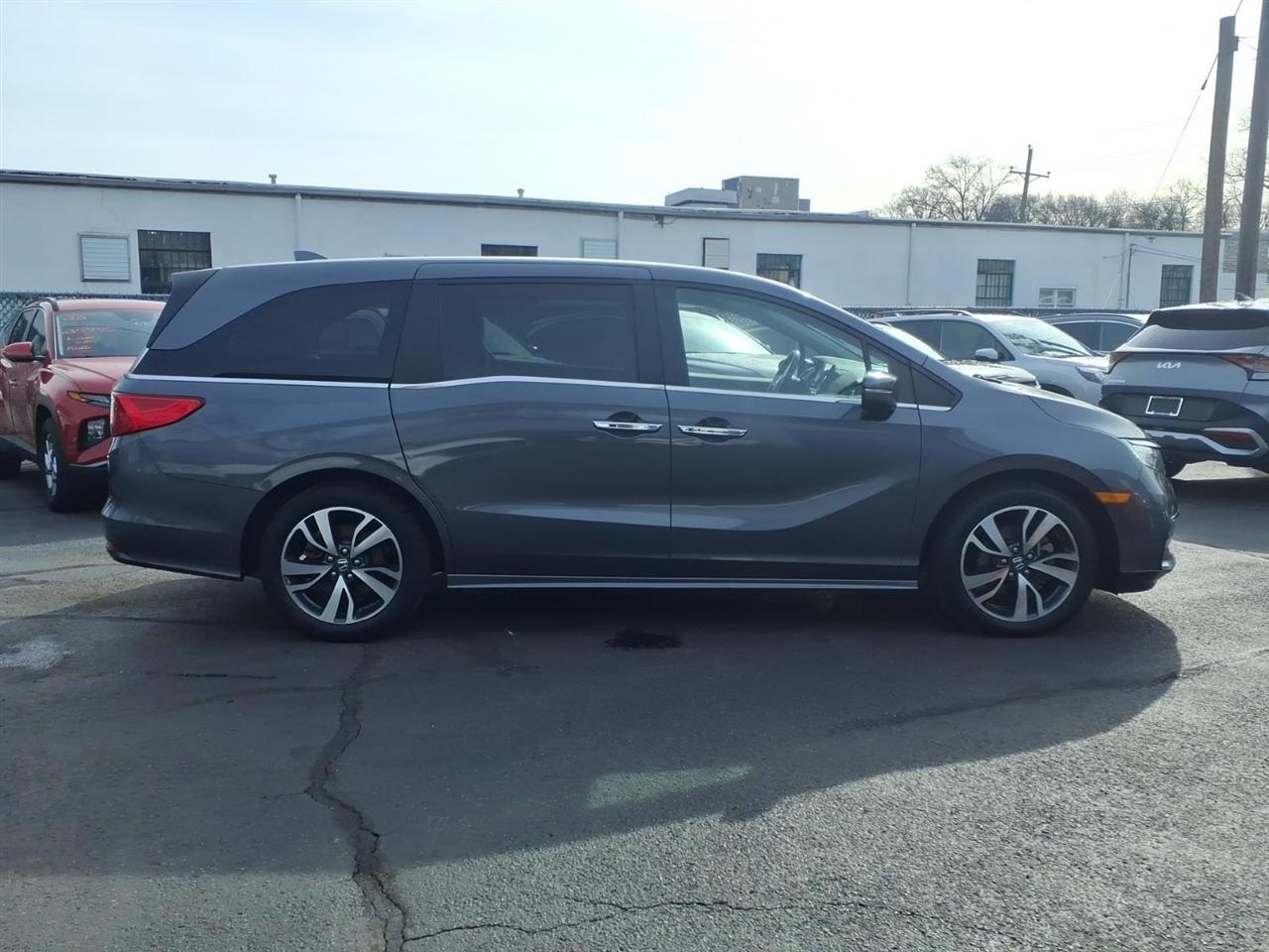 Honda Odyssey Touring Auto 2023