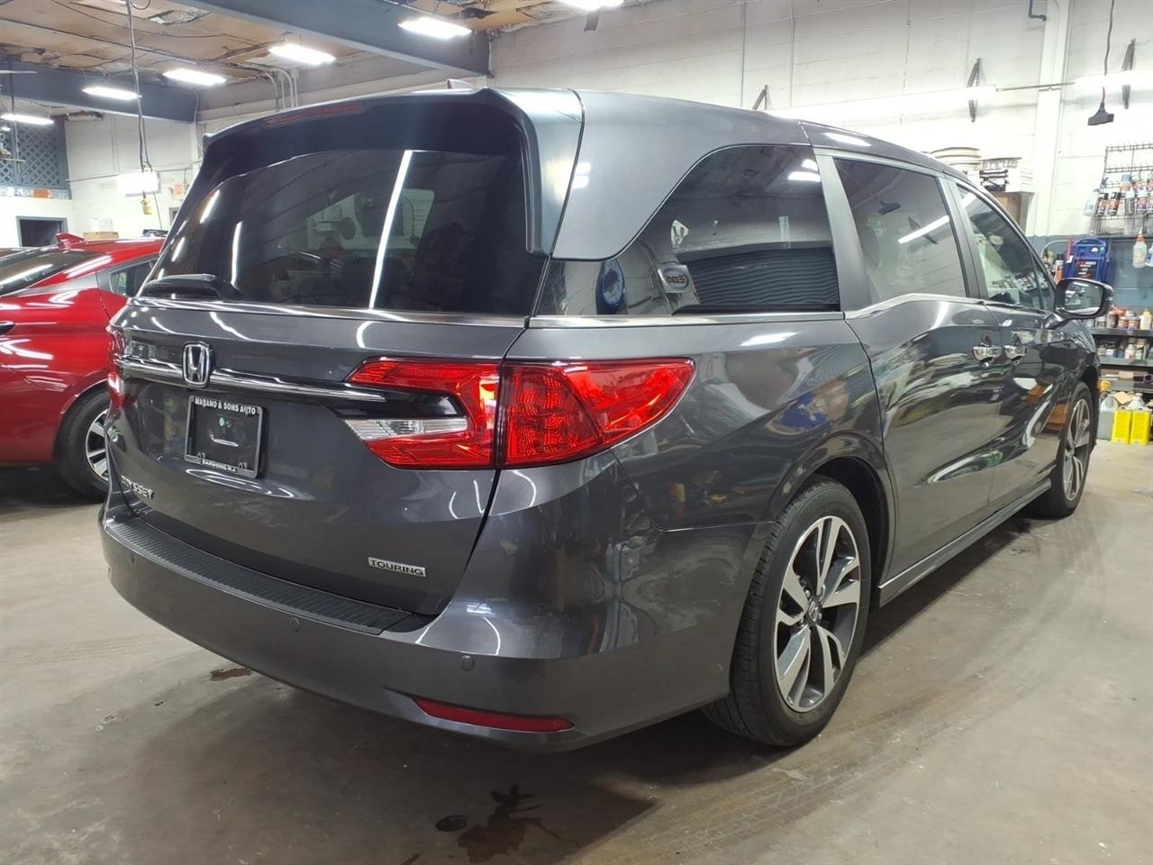 Honda Odyssey Touring Auto 2023