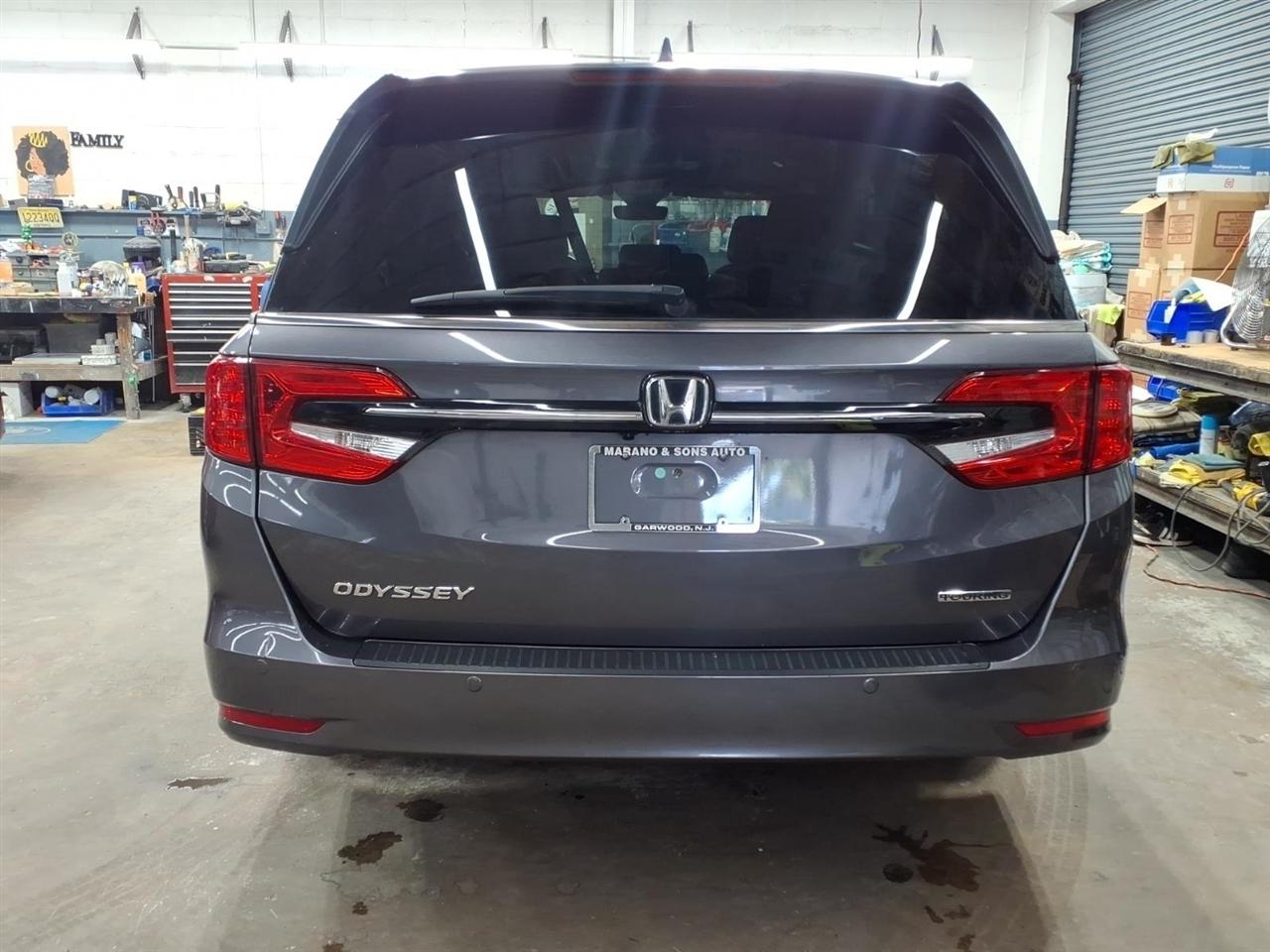 Honda Odyssey Touring Auto 2023