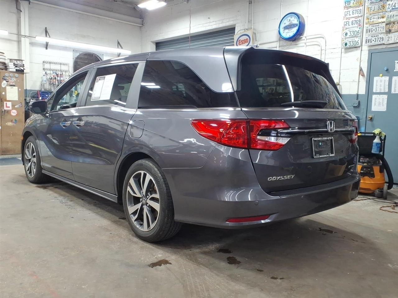 Honda Odyssey Touring Auto 2023