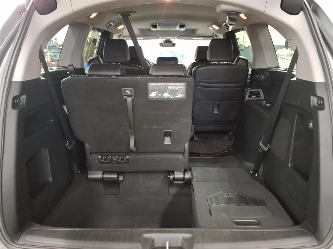 Honda Odyssey Touring Auto 2023