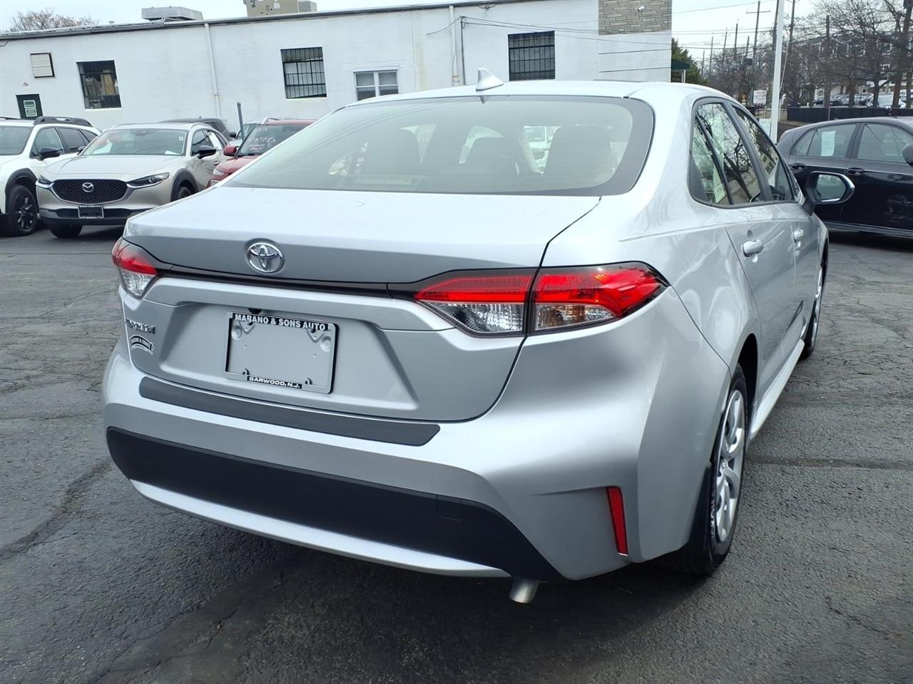 Toyota Corolla LE CVT (Natl) 2022