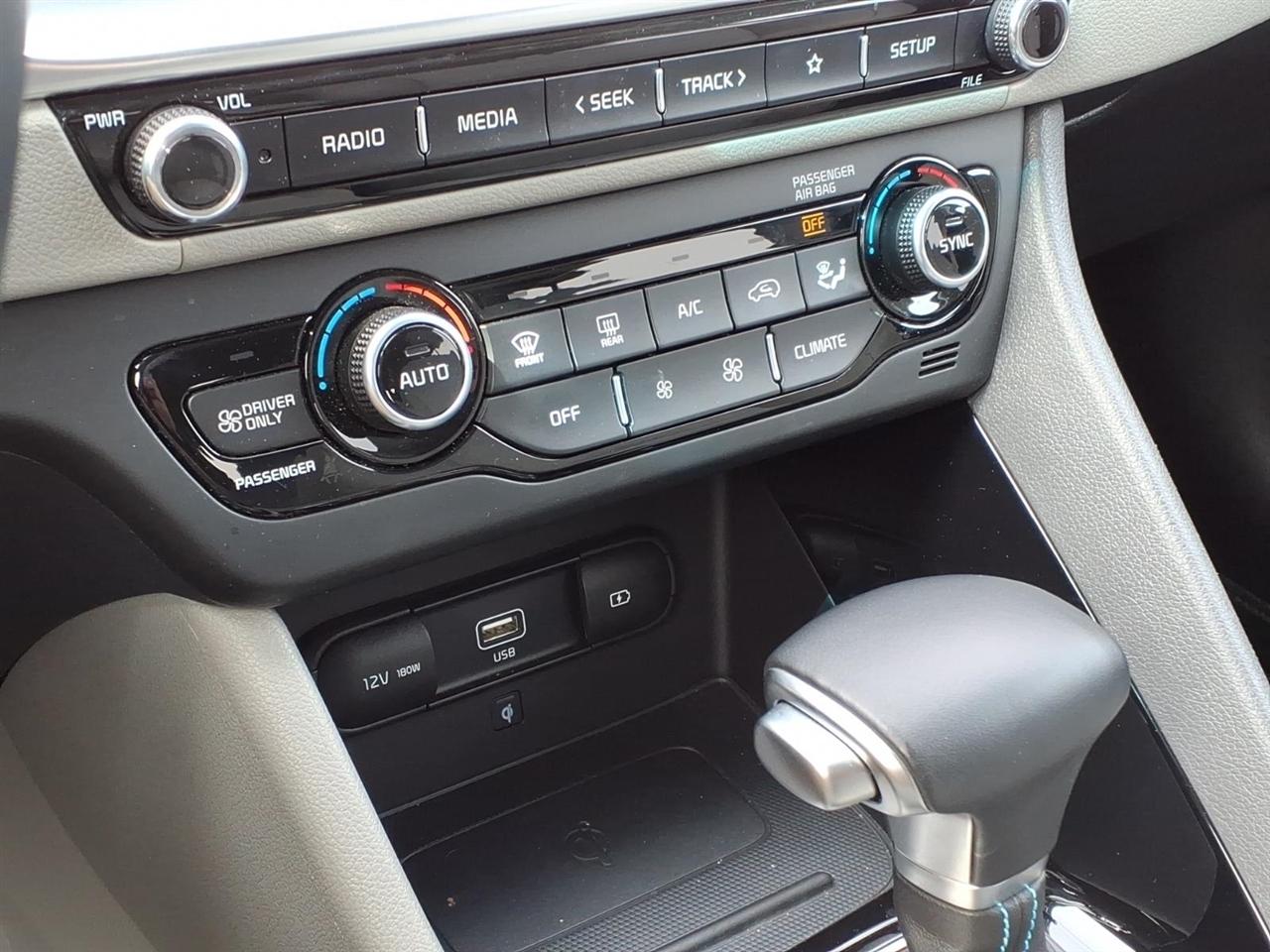 Kia Niro Plug-In Hybrid EX FWD 2022