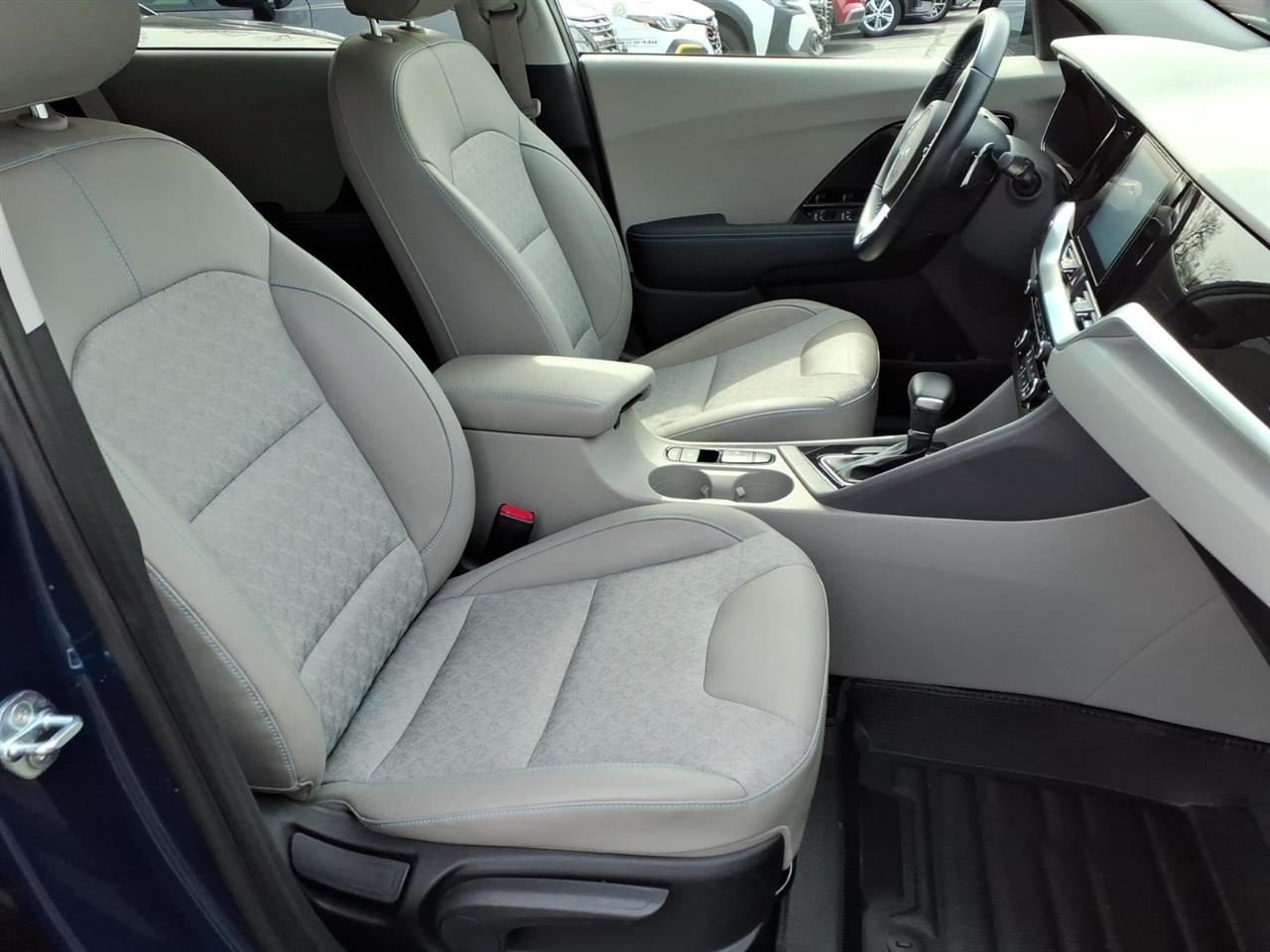 Kia Niro Plug-In Hybrid EX FWD 2022