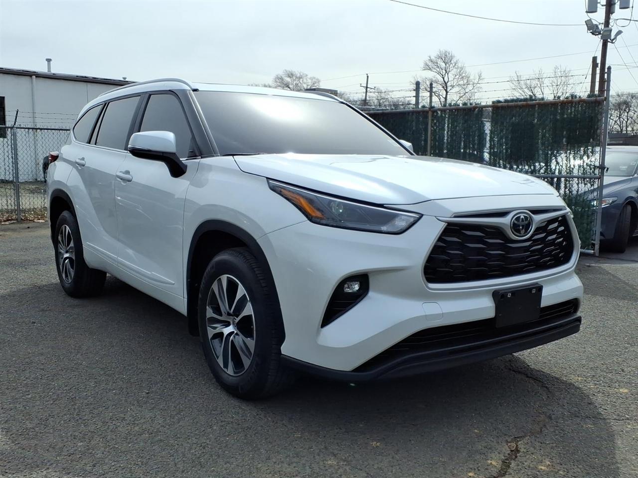 Toyota Highlander Platinum AWD (Natl) 2023
