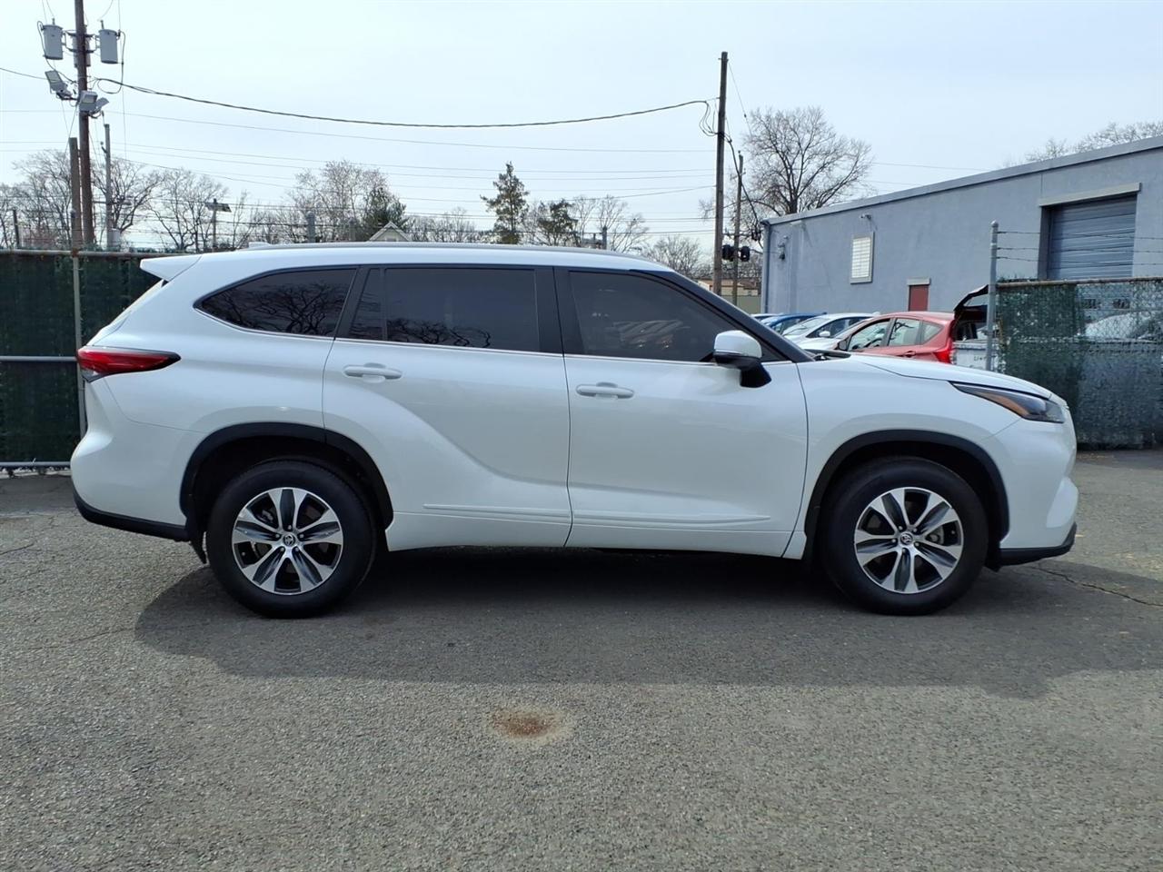 Toyota Highlander Platinum AWD (Natl) 2023