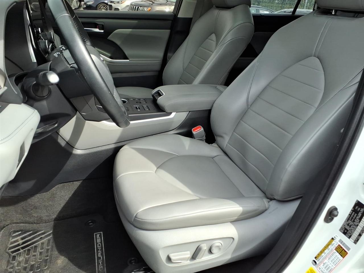 Toyota Highlander Platinum AWD (Natl) 2023