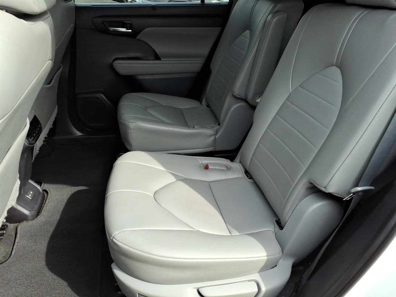 Toyota Highlander Platinum AWD (Natl) 2023