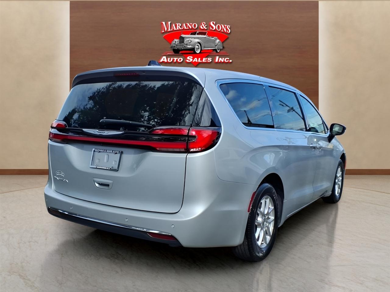 Chrysler Pacifica Touring L FWD 2024