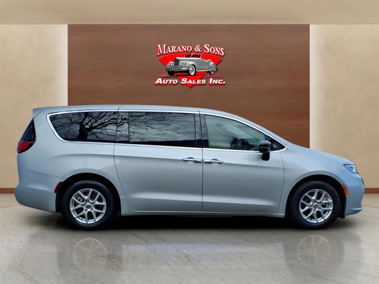 Chrysler Pacifica Touring L FWD 2024