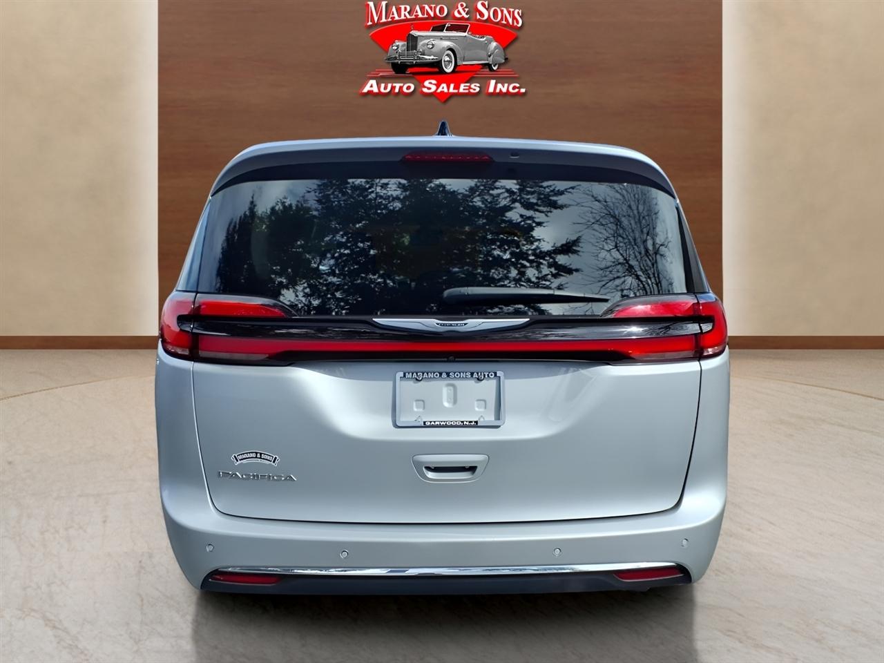 Chrysler Pacifica Touring L FWD 2024