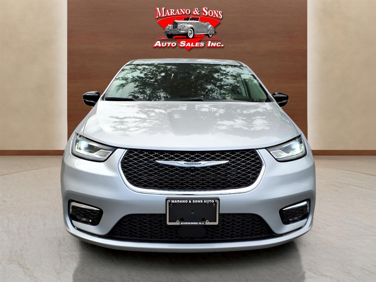 Chrysler Pacifica Touring L FWD 2024