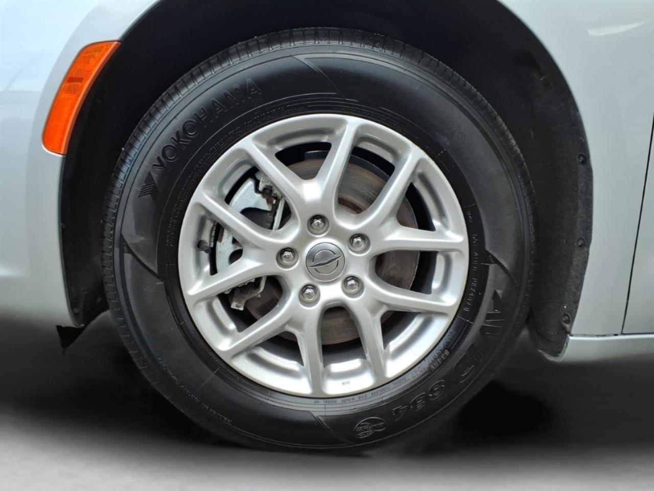 Chrysler Pacifica Touring L FWD 2024
