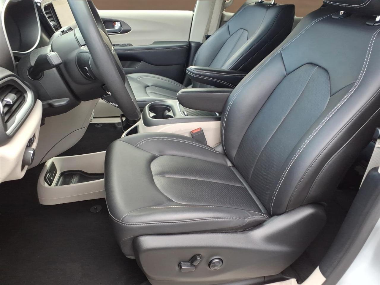 Chrysler Pacifica Touring L FWD 2024