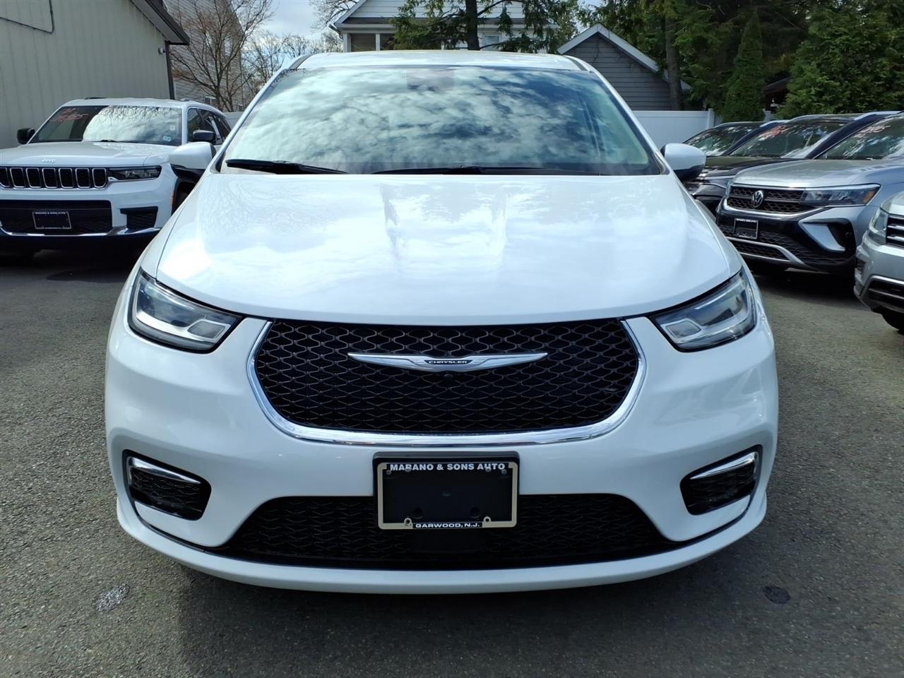 Chrysler Pacifica Touring L FWD 2023