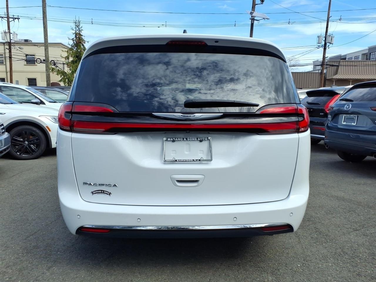 Chrysler Pacifica Touring L FWD 2023