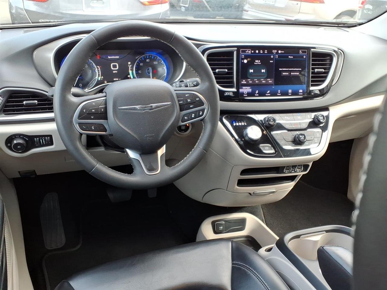 Chrysler Pacifica Touring L FWD 2023