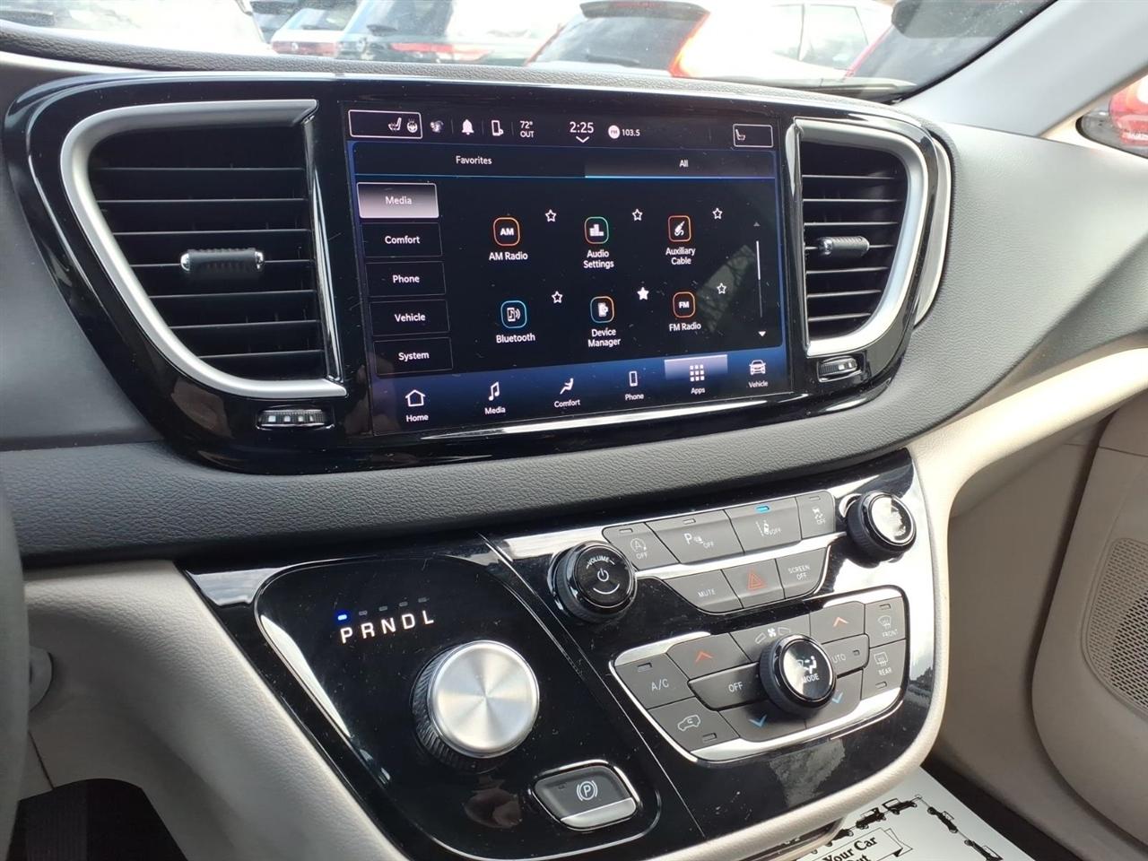 Chrysler Pacifica Touring L FWD 2023