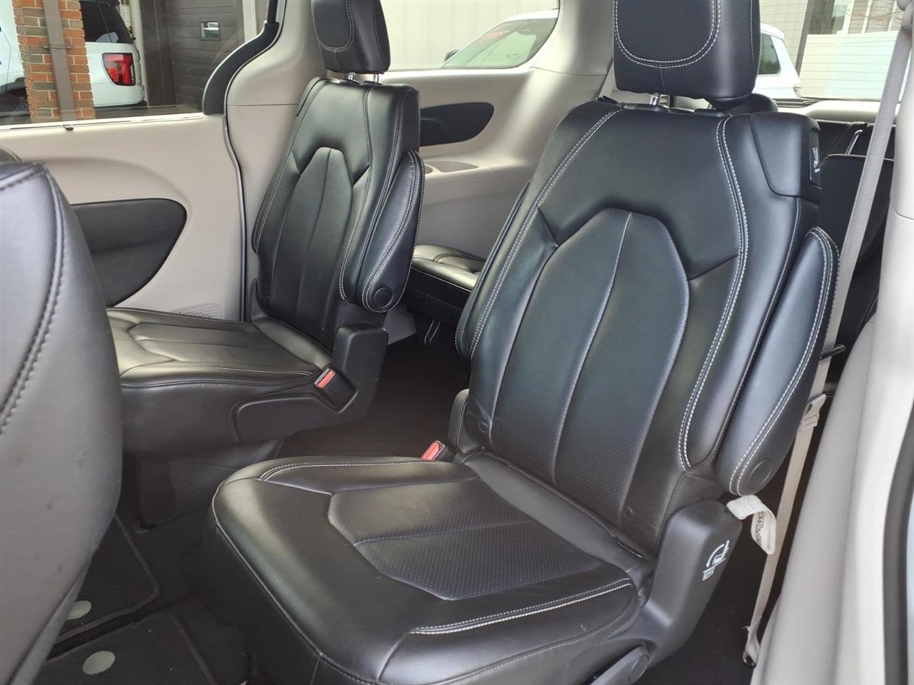 Chrysler Pacifica Touring L FWD 2023