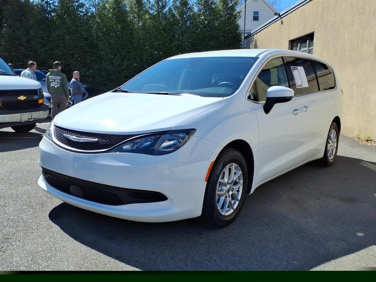 2023 Chrysler Voyager LX FWD