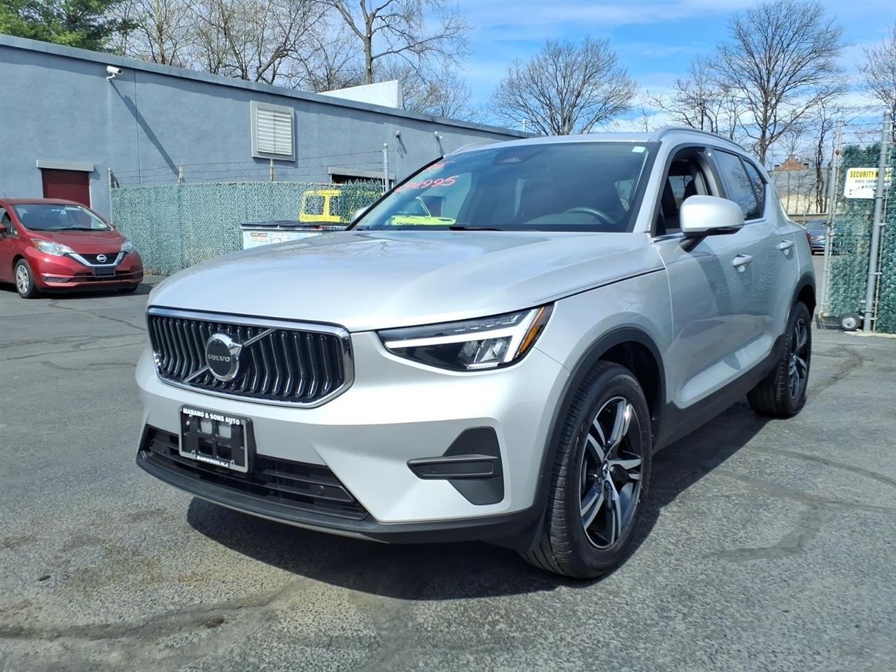 Volvo XC40 B5 AWD Core Bright Theme 2025