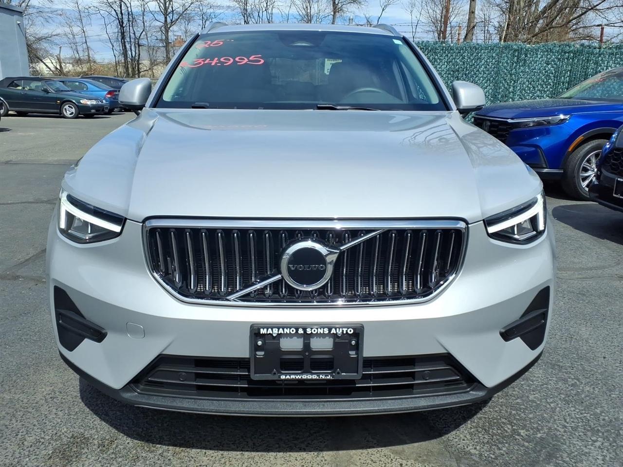 Volvo XC40 B5 AWD Core Bright Theme 2025