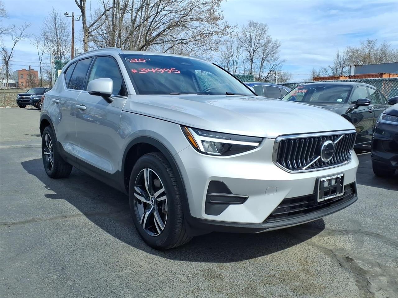 Volvo XC40 B5 AWD Core Bright Theme 2025