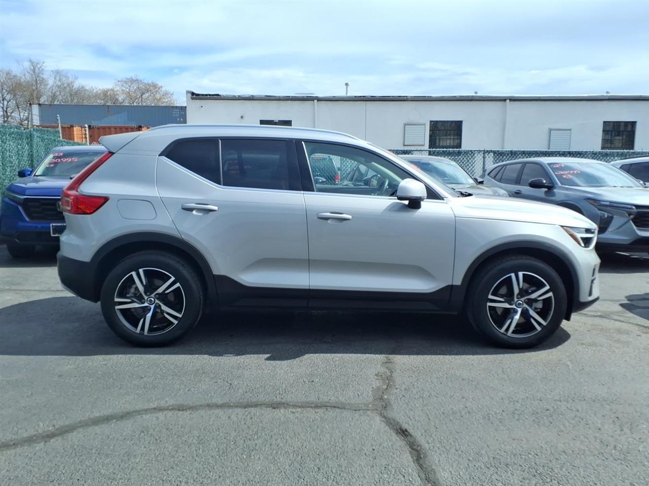 Volvo XC40 B5 AWD Core Bright Theme 2025