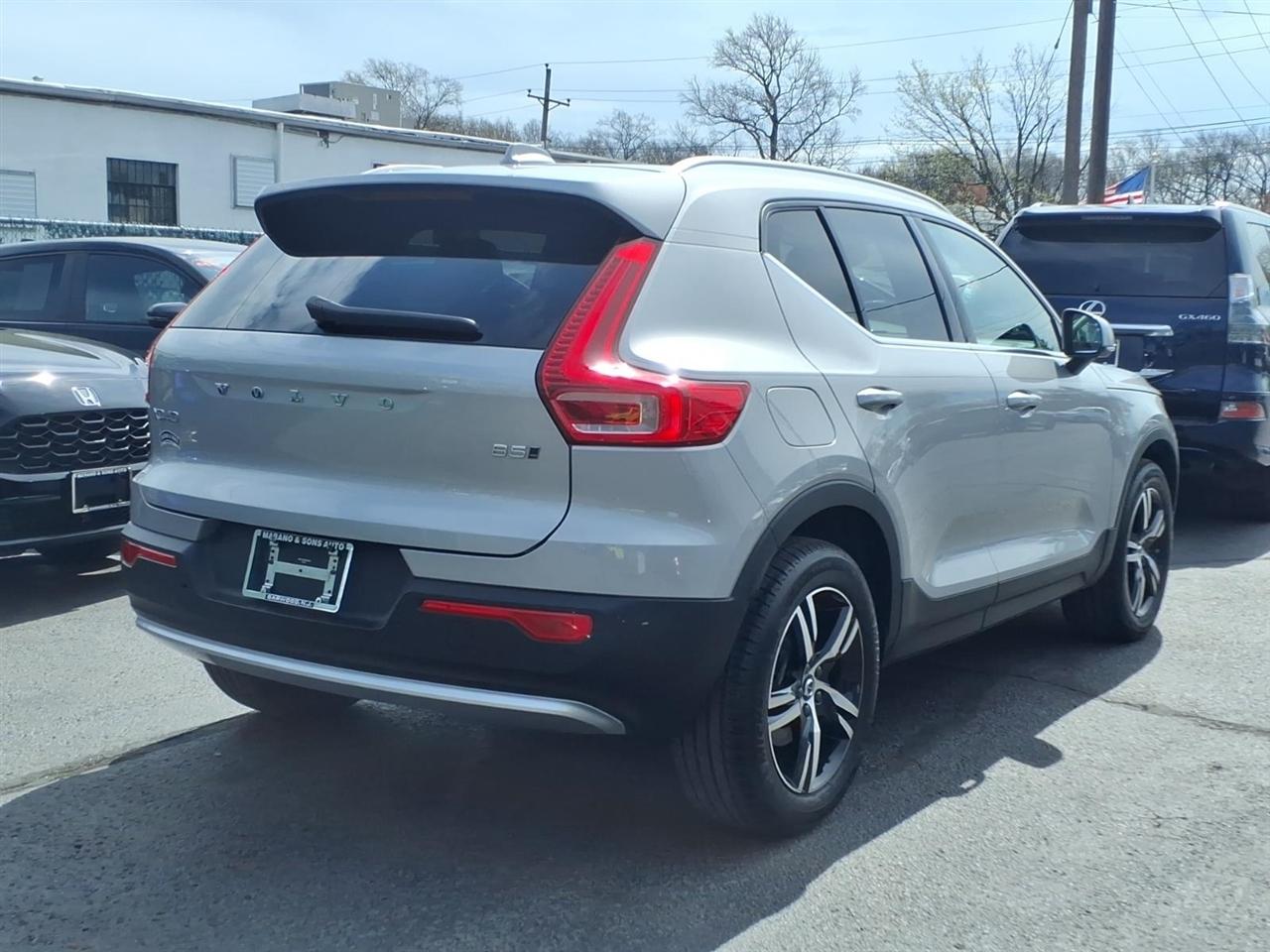 Volvo XC40 B5 AWD Core Bright Theme 2025