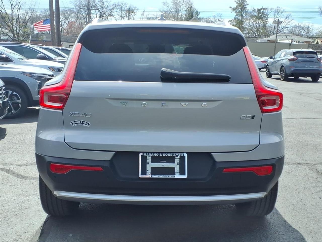 Volvo XC40 B5 AWD Core Bright Theme 2025