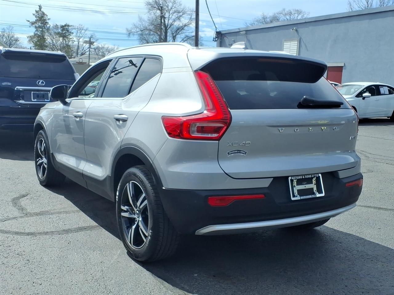 Volvo XC40 B5 AWD Core Bright Theme 2025
