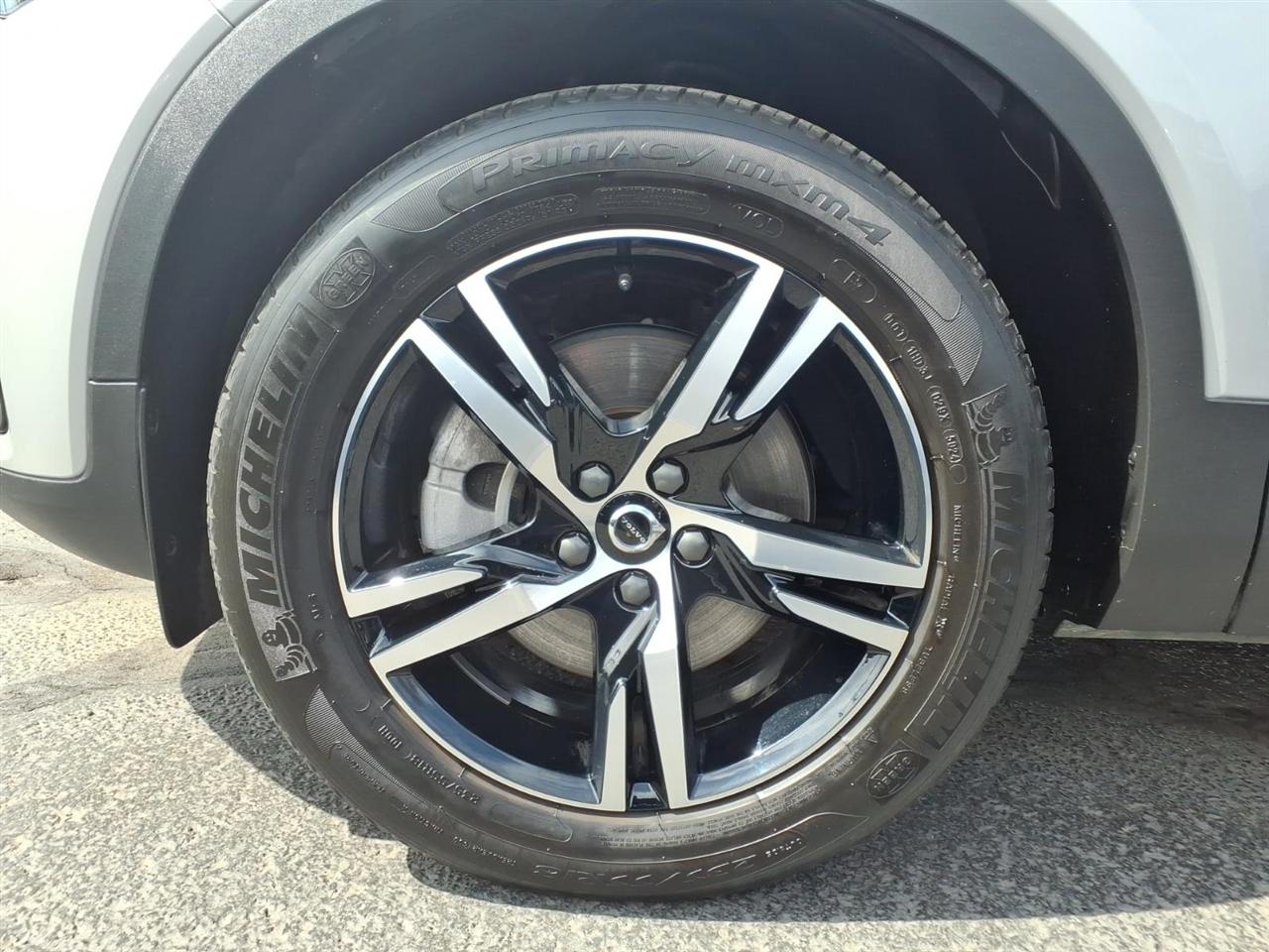 Volvo XC40 B5 AWD Core Bright Theme 2025