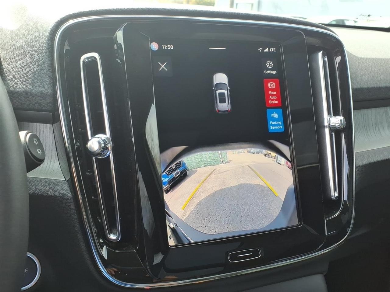 Volvo XC40 B5 AWD Core Bright Theme 2025