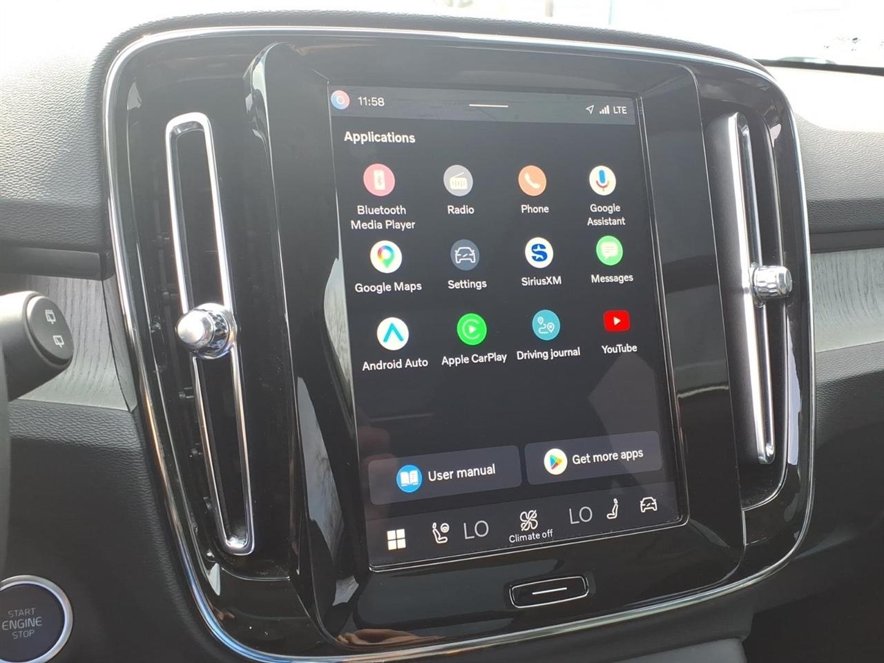 Volvo XC40 B5 AWD Core Bright Theme 2025