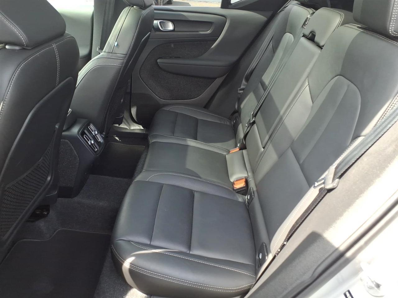 Volvo XC40 B5 AWD Core Bright Theme 2025