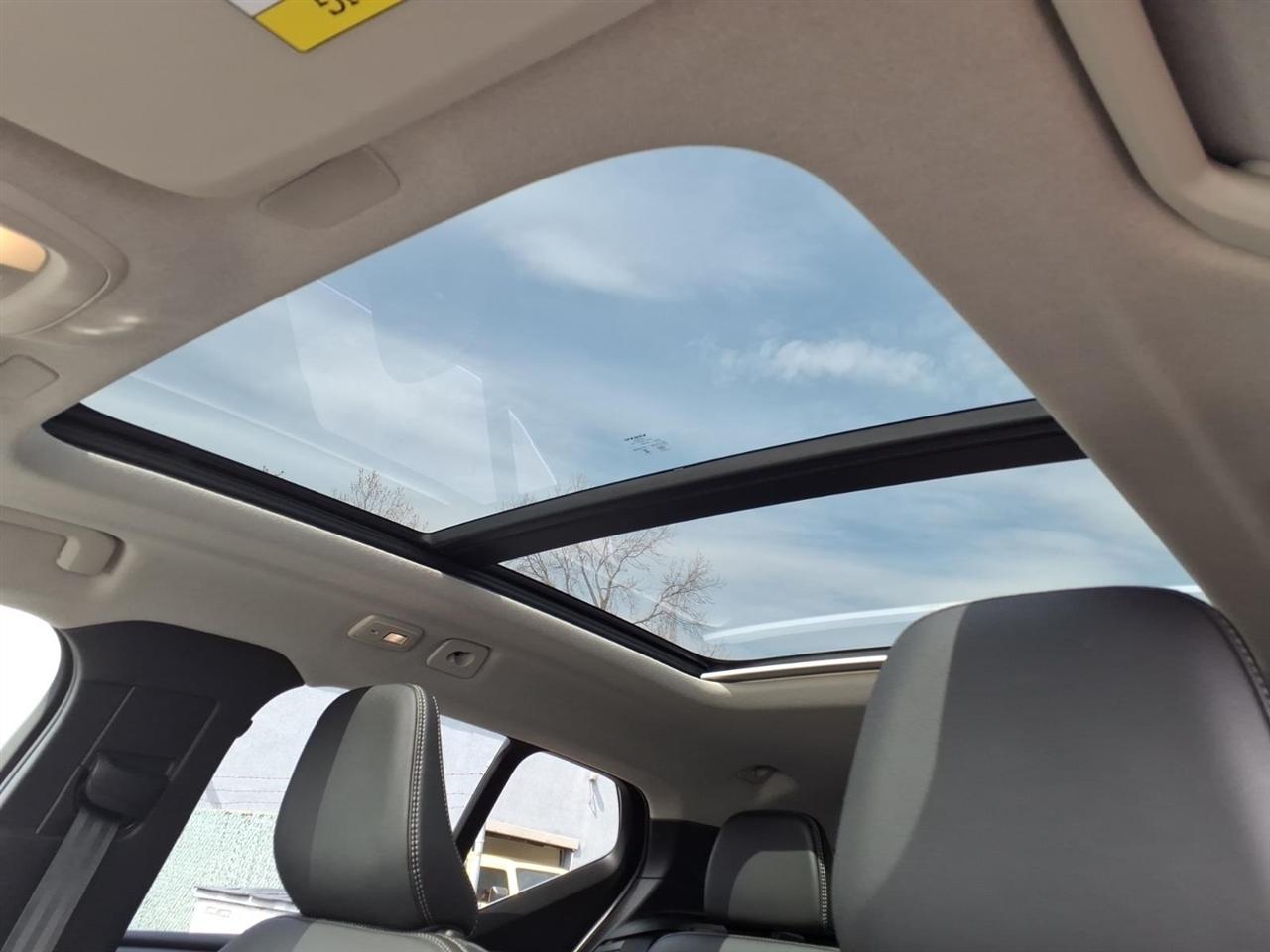 Volvo XC40 B5 AWD Core Bright Theme 2025