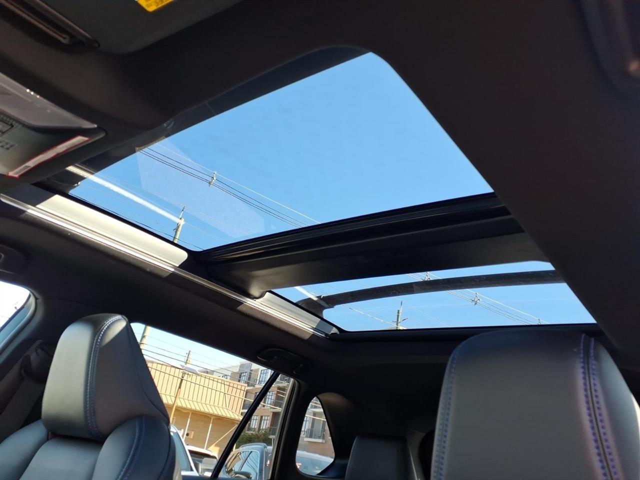 Toyota RAV4 Hybrid XSE AWD (Natl) 2023