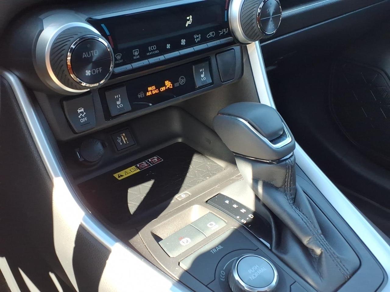 Toyota RAV4 Hybrid XSE AWD (Natl) 2023