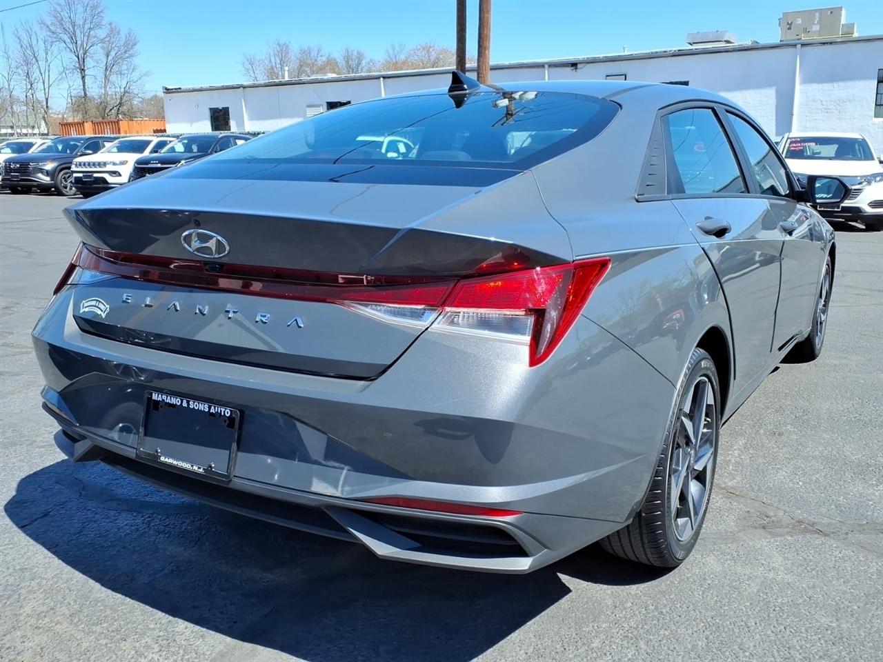 Hyundai Elantra SEL IVT 2023