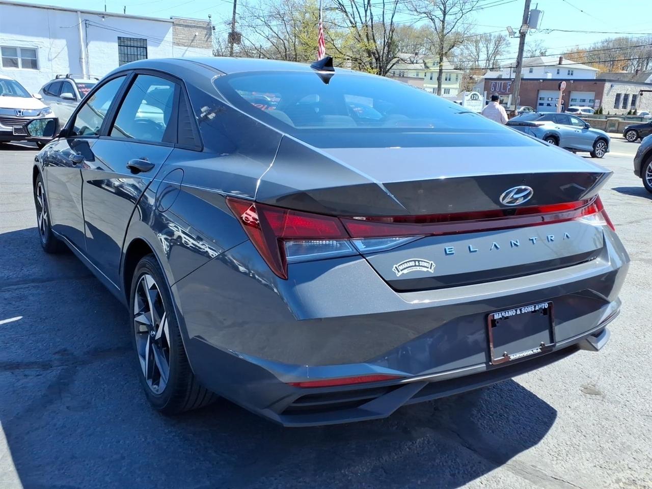 Hyundai Elantra SEL IVT 2023