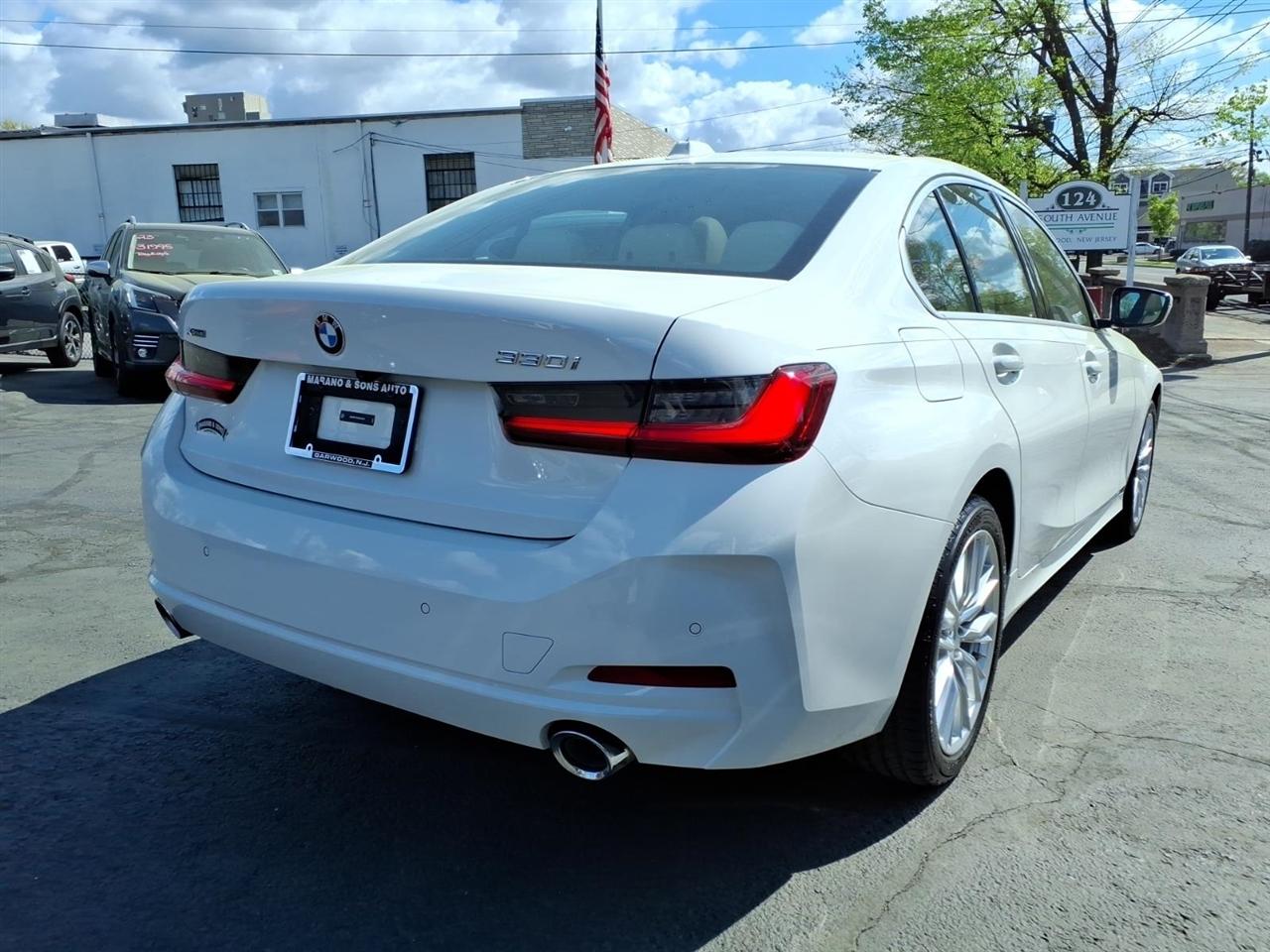 BMW 3 Series 330i xDrive Sedan 2024