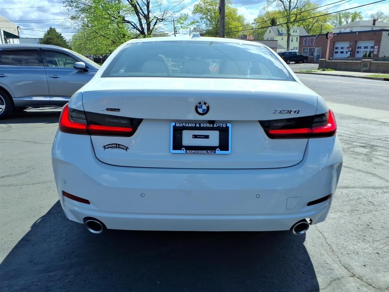 BMW 3 Series 330i xDrive Sedan 2024