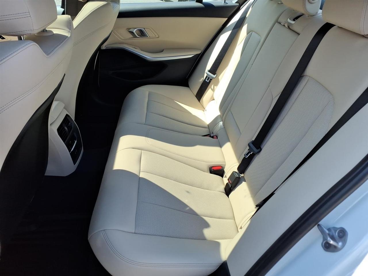 BMW 3 Series 330i xDrive Sedan 2024