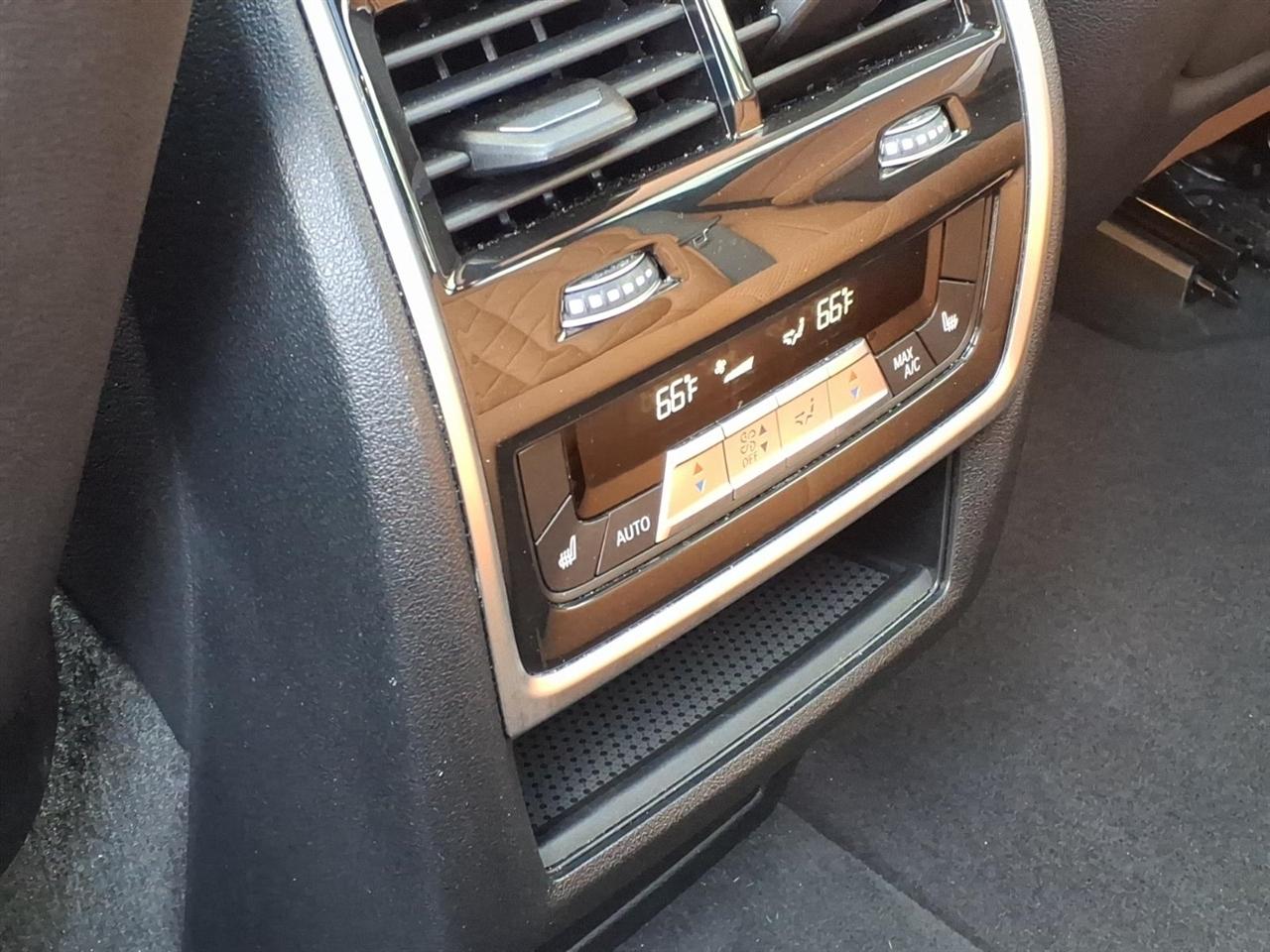 BMW X5 xDrive40i Sports Activity Vehicle 2024