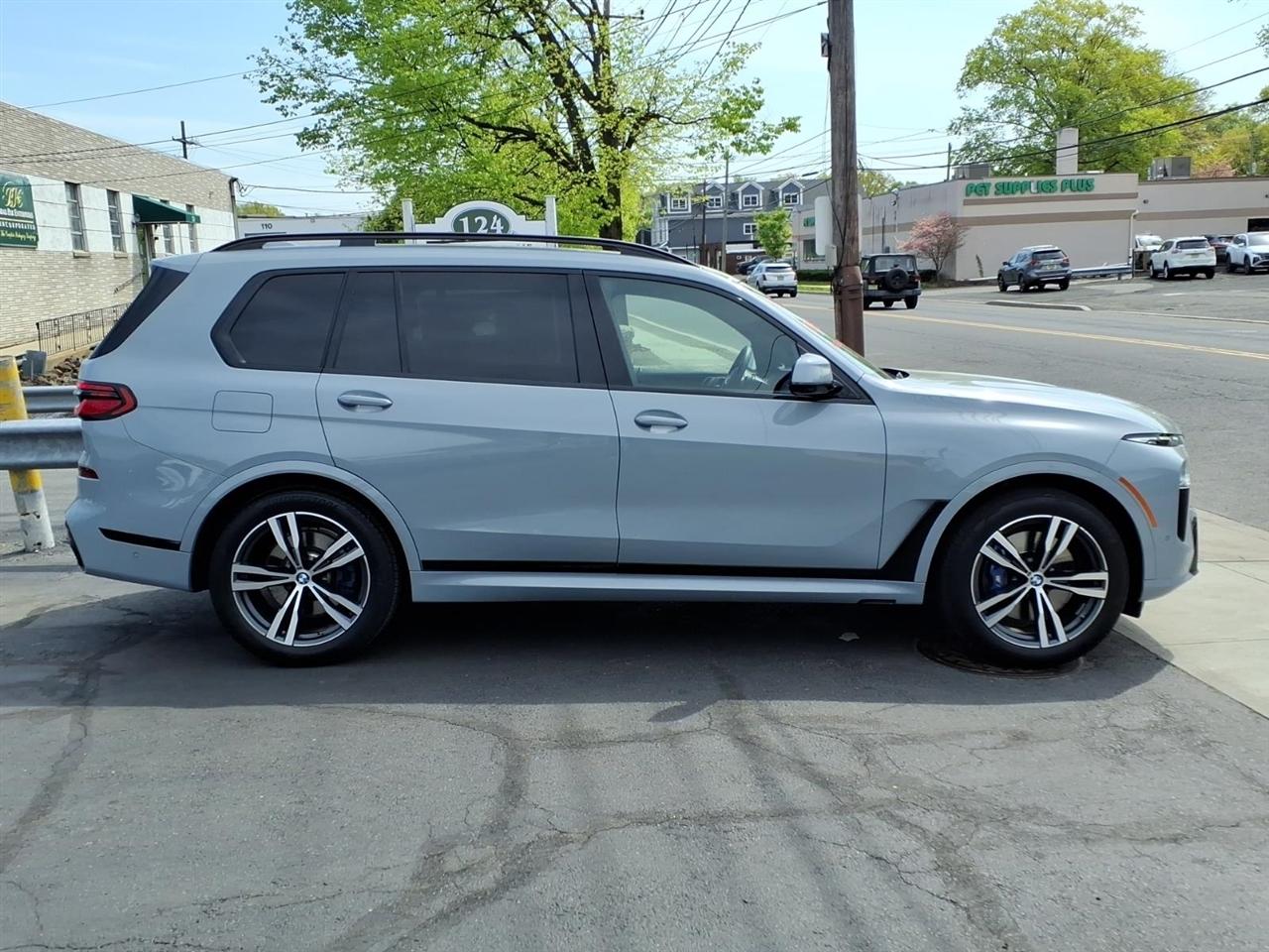 BMW X7 xDrive40i Sports Activity Vehicle 2025