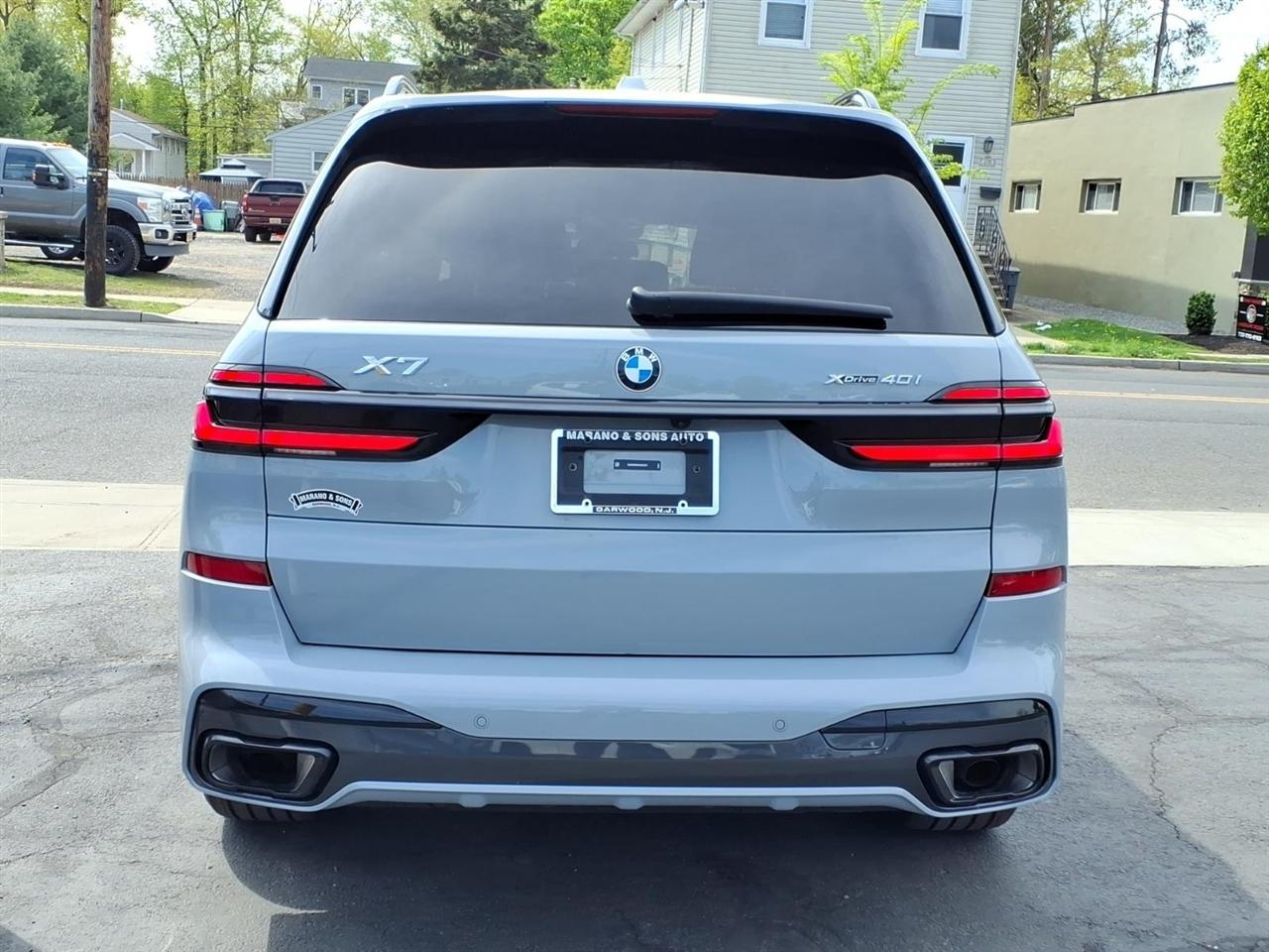 BMW X7 xDrive40i Sports Activity Vehicle 2025