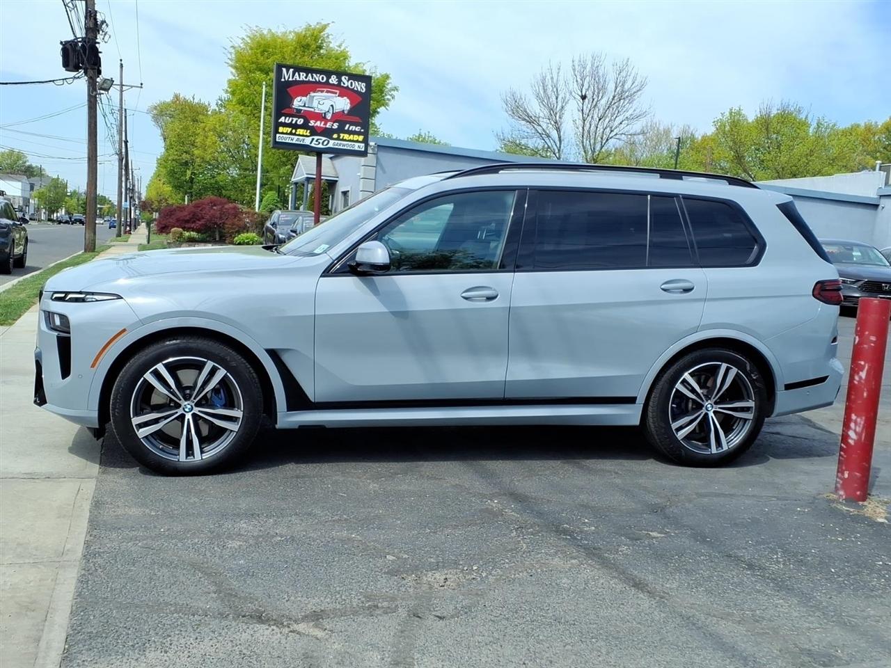 BMW X7 xDrive40i Sports Activity Vehicle 2025